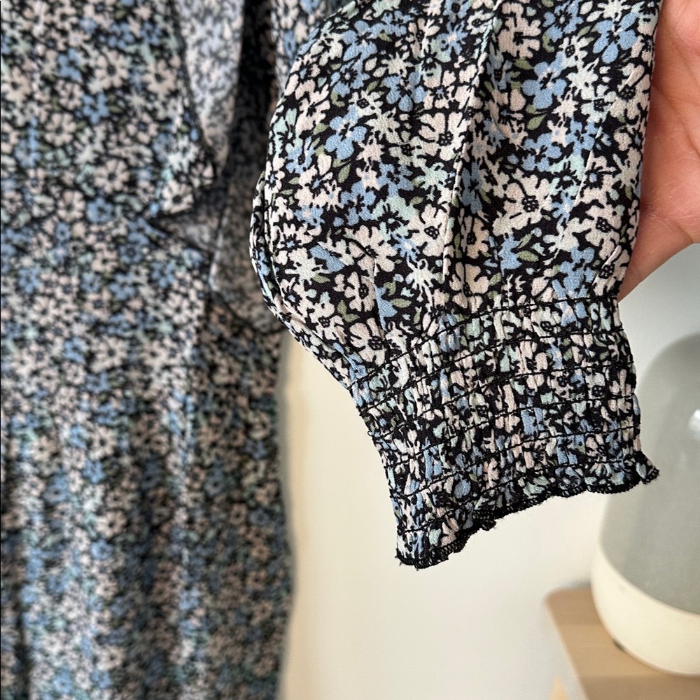 Sonmer Ruffle Sleeve Floral Dress NWT - Picture 4 of 8